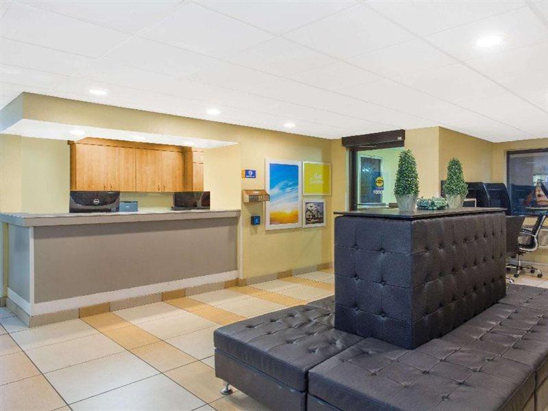 Days Inn By Wyndham Leominster/Fitchburg Area Экстерьер фото