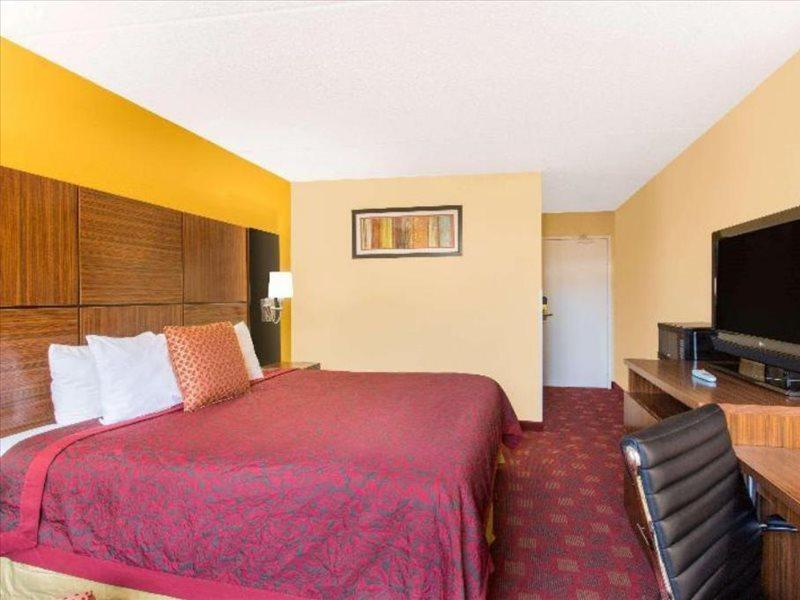 Days Inn By Wyndham Leominster/Fitchburg Area Экстерьер фото