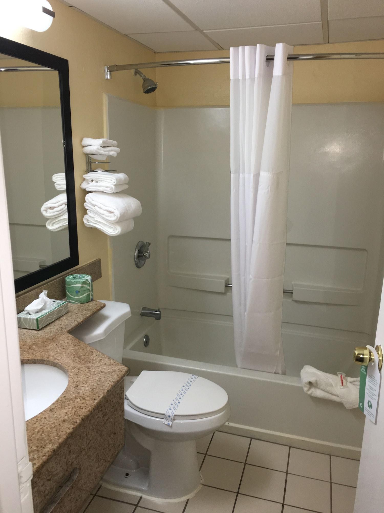 Days Inn By Wyndham Leominster/Fitchburg Area Экстерьер фото