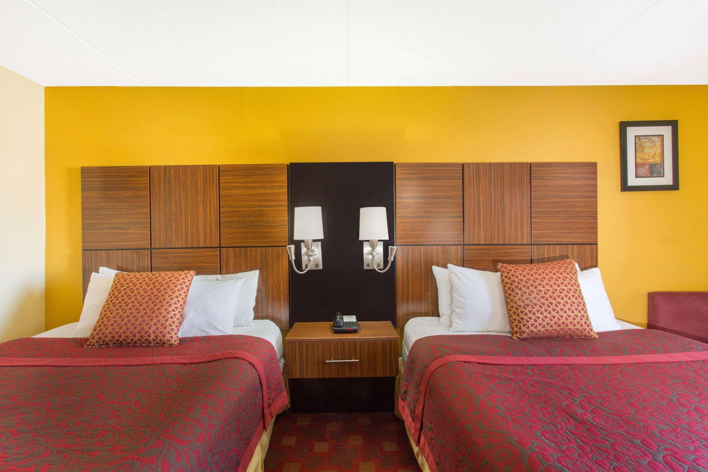Days Inn By Wyndham Leominster/Fitchburg Area Экстерьер фото