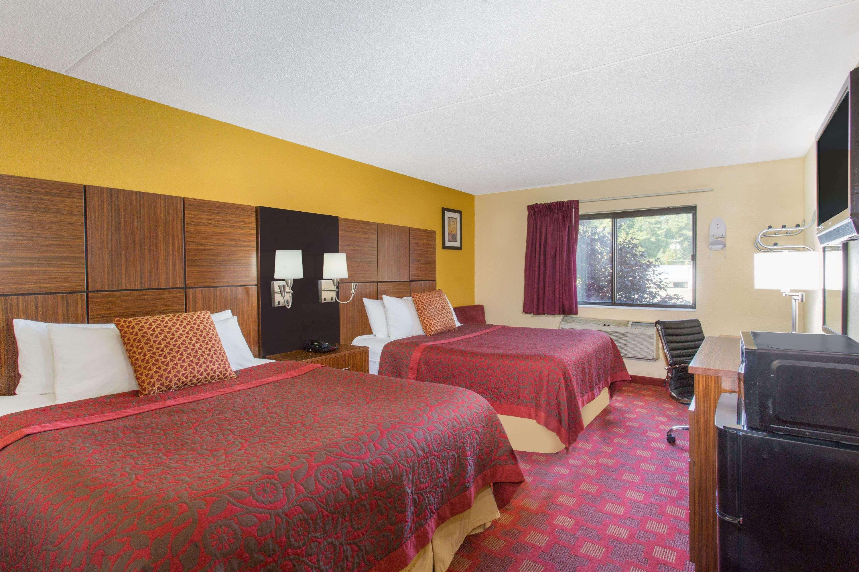 Days Inn By Wyndham Leominster/Fitchburg Area Экстерьер фото