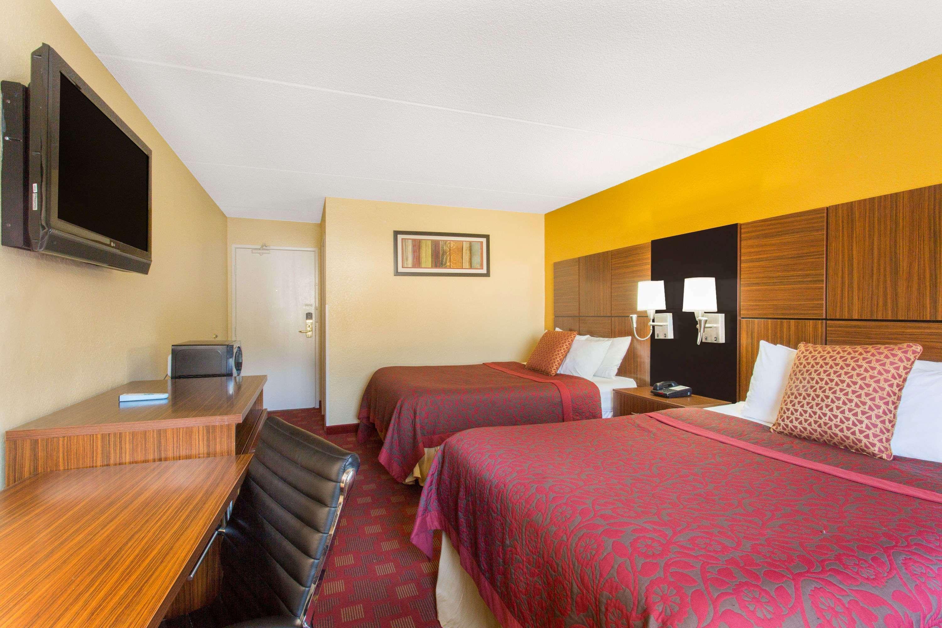 Days Inn By Wyndham Leominster/Fitchburg Area Экстерьер фото
