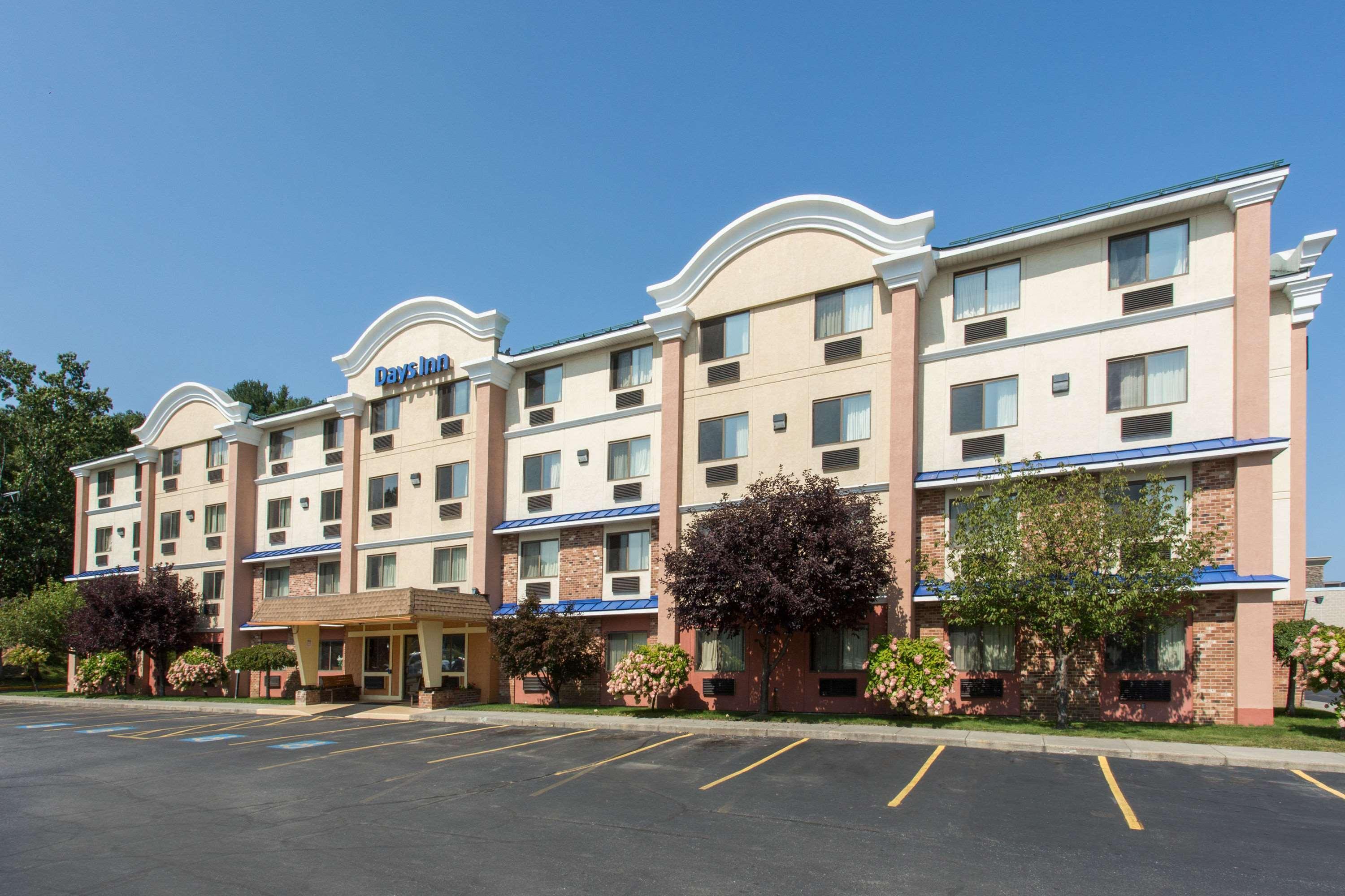 Days Inn By Wyndham Leominster/Fitchburg Area Экстерьер фото