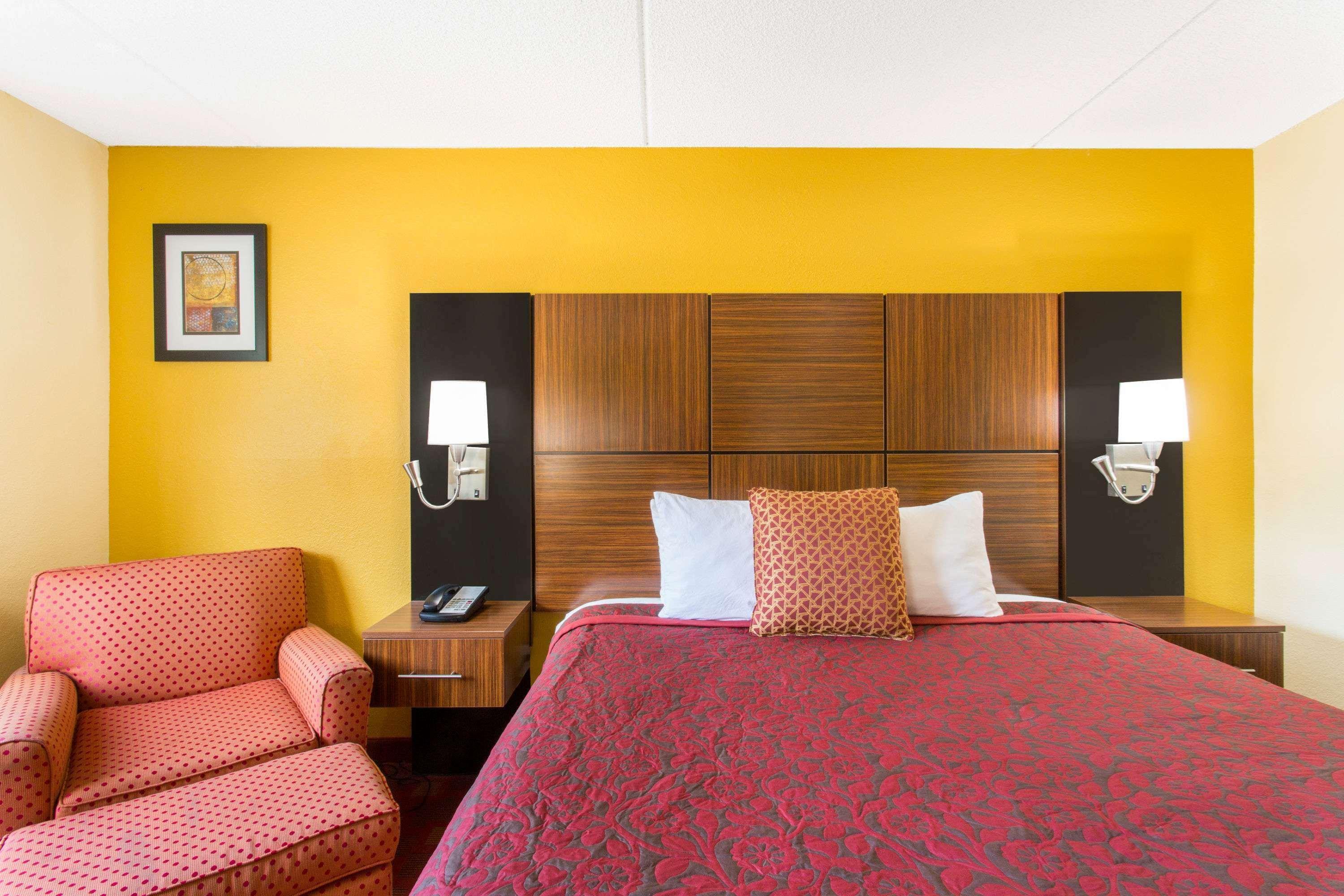 Days Inn By Wyndham Leominster/Fitchburg Area Экстерьер фото