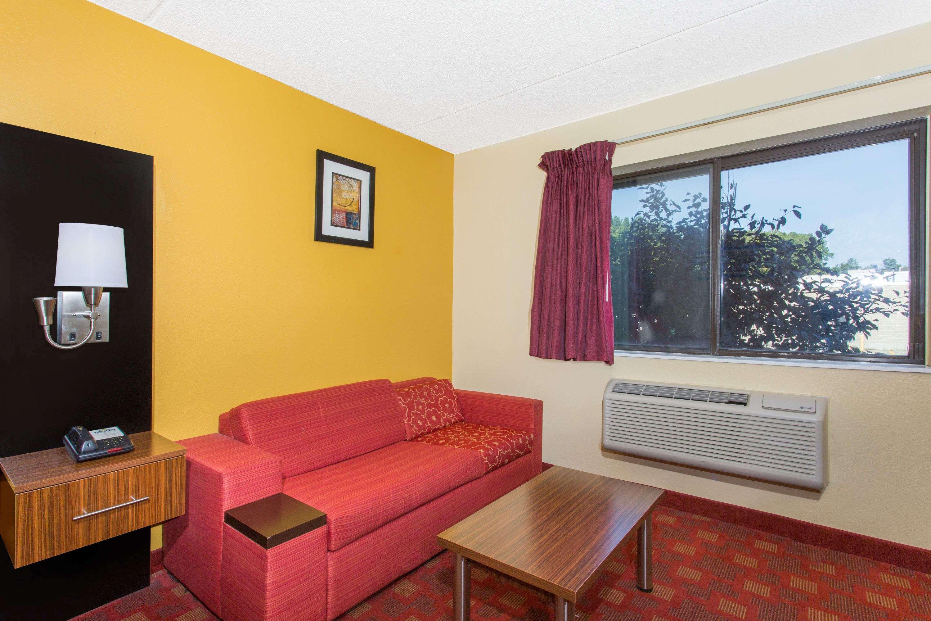 Days Inn By Wyndham Leominster/Fitchburg Area Экстерьер фото