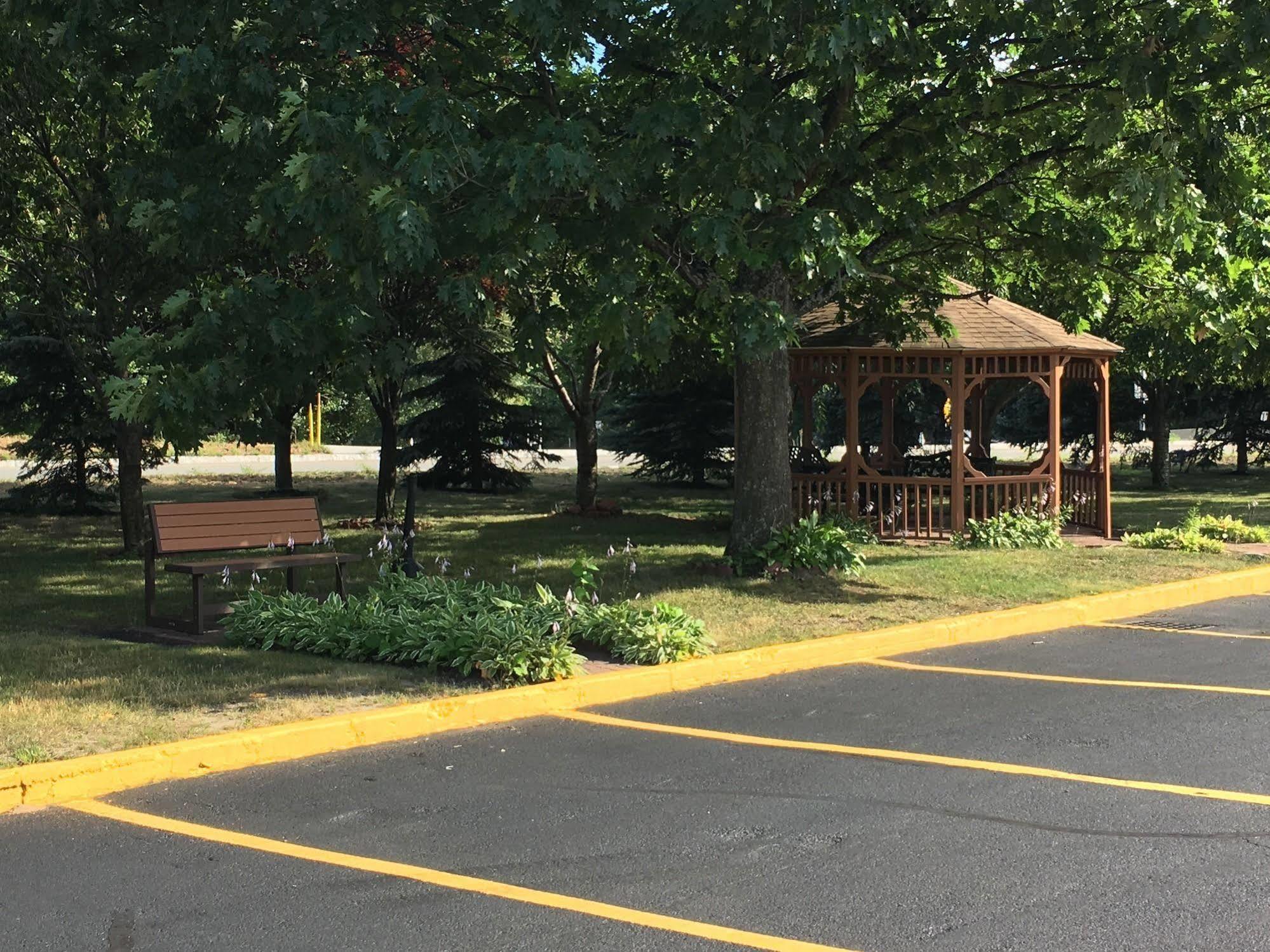 Days Inn By Wyndham Leominster/Fitchburg Area Экстерьер фото